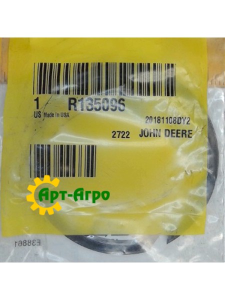 R135096 Pierścień ustalający wału skrzyni biegów John Deere