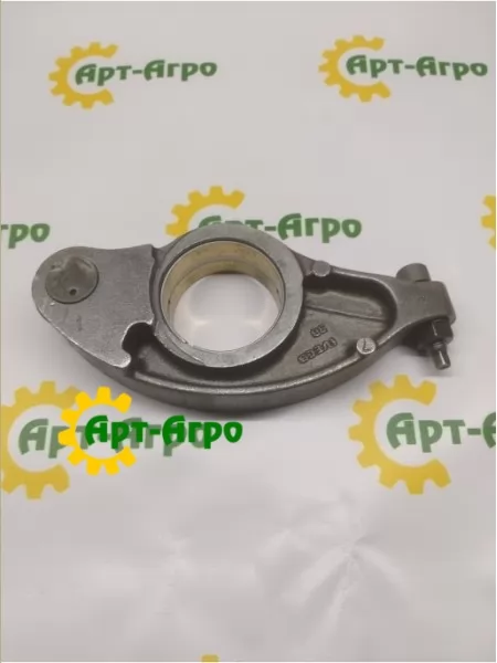 504382741 Коромисло клапана CNH