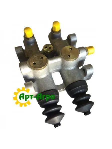 AXE36578 John Deere brake master cylinder AXE36578 John Deere brake master cylinder