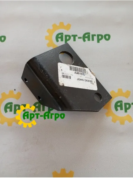 A46160 Кронштейн крепления чистика (правый) JOHN DEERE