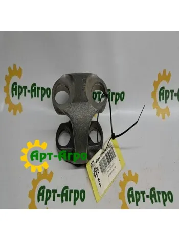 1321057C1 Вилка шарнира привода шнека CNH