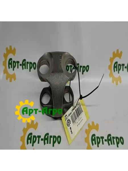 1321057C1 Вилка шарнира привода шнека CNH 1321057C1 Вилка шарнира привода шнека CNH