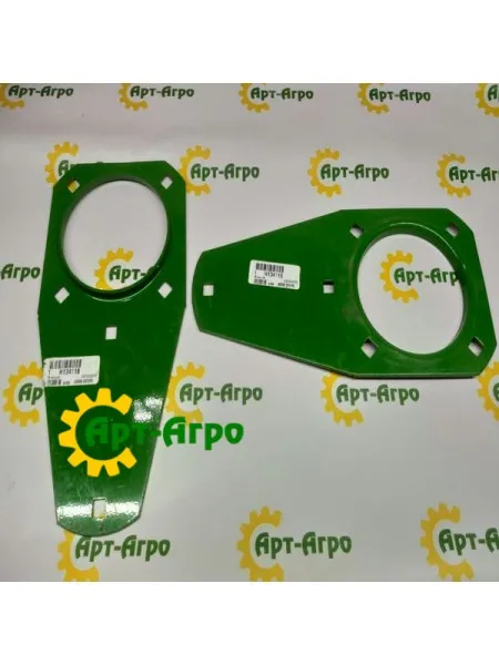 H134118 John Deere flanged straw shaker bearing housing