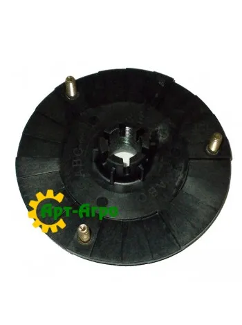 AA40971 The hub of the John Deere seed drill disc