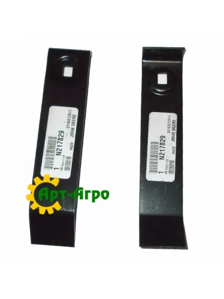 N217829 John Deere outer disc scraper