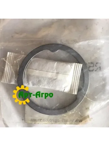 R525888 Шайба масловідбивна сальника коленвала John Deere