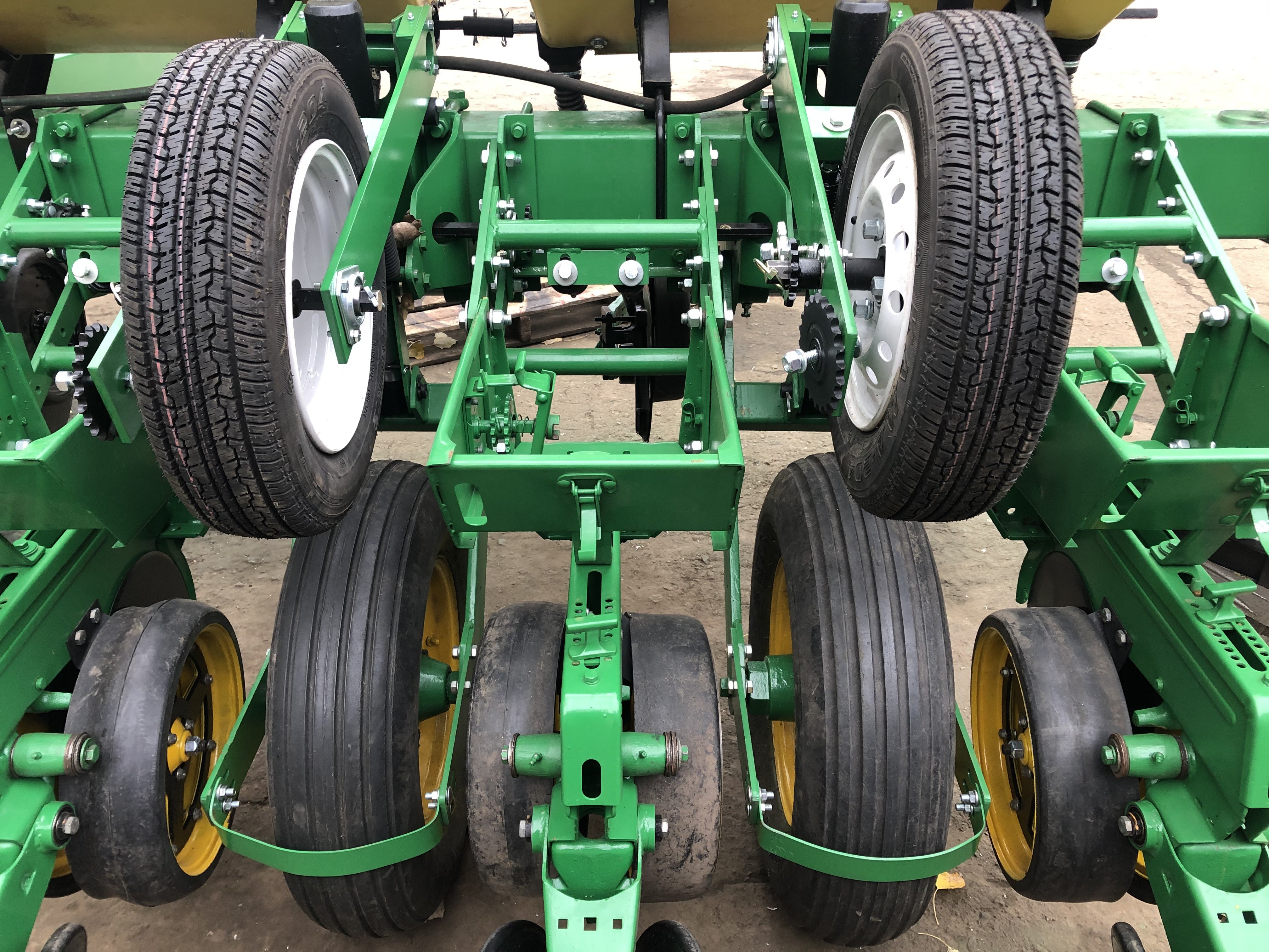 How to prepare a seed bed before the planting season