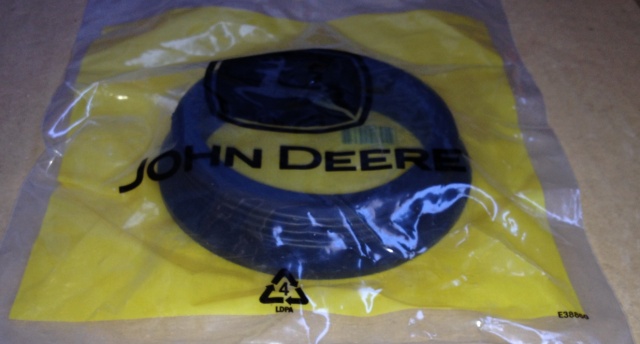 RE70230 Uszczelniacz olejowy John Deere