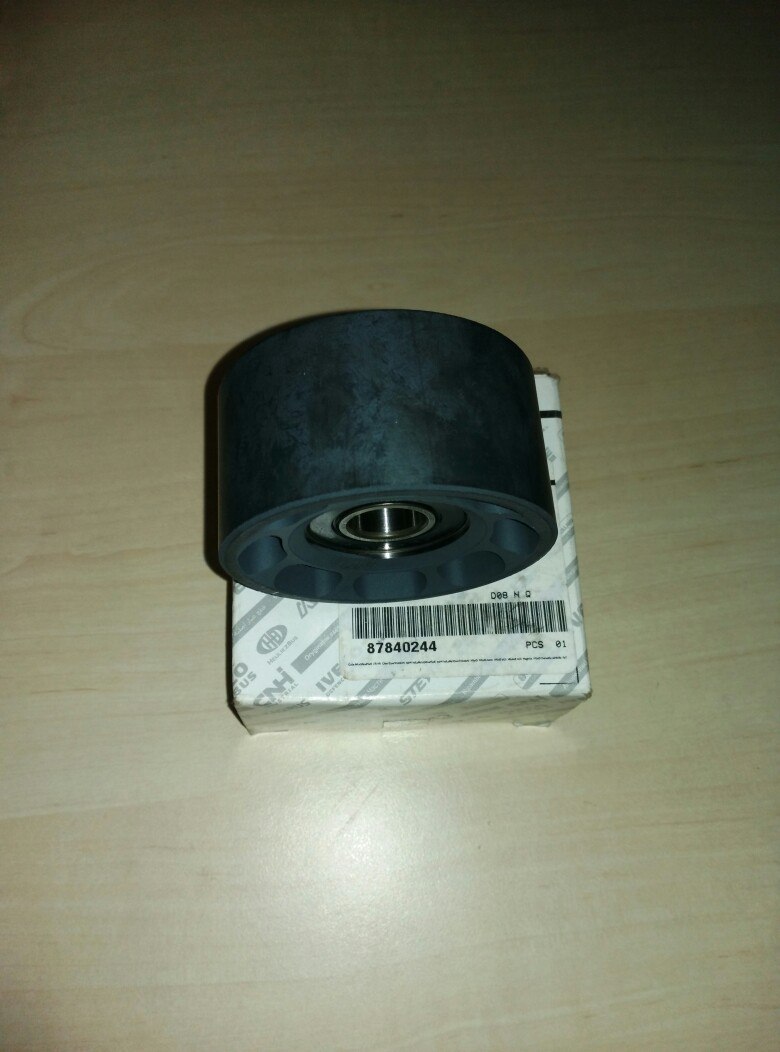 87840244 Rolka napinająca CNH