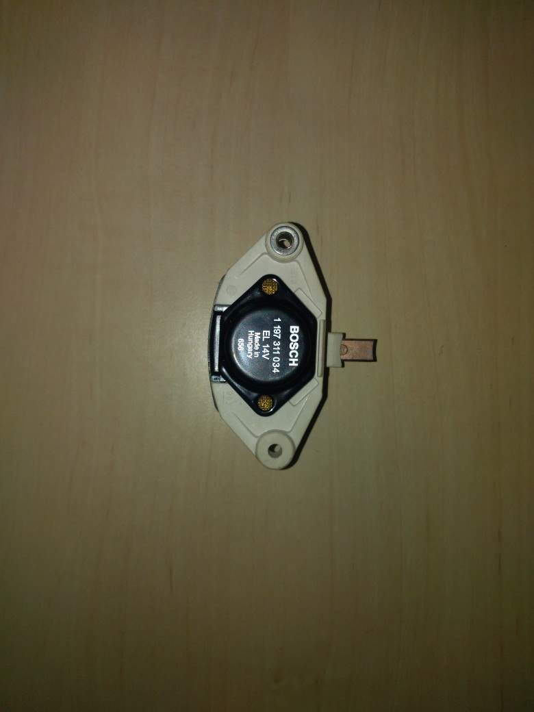 111899A1 Regulator generatora CNH