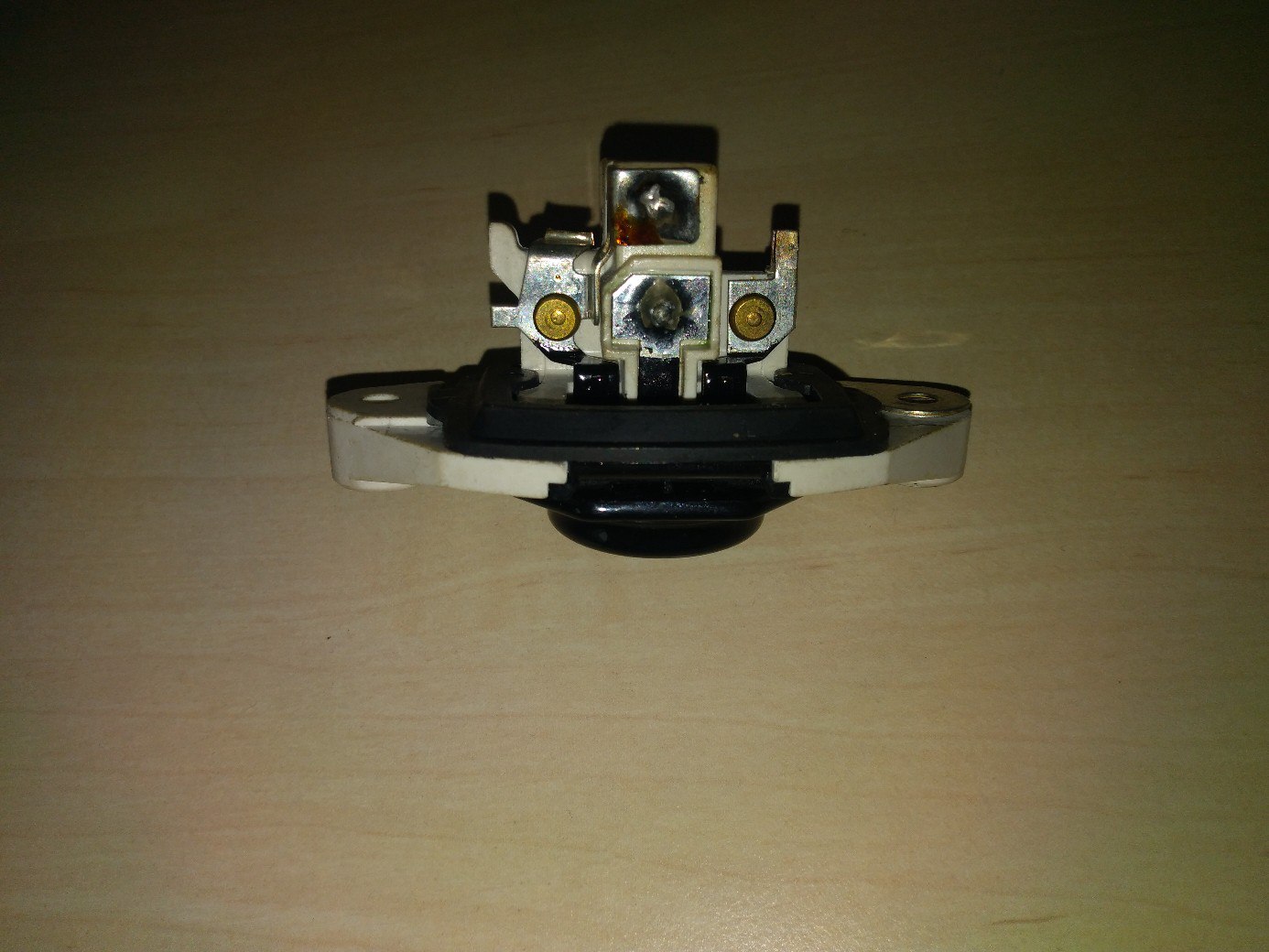 111899A1 Regulator generatora CNH
