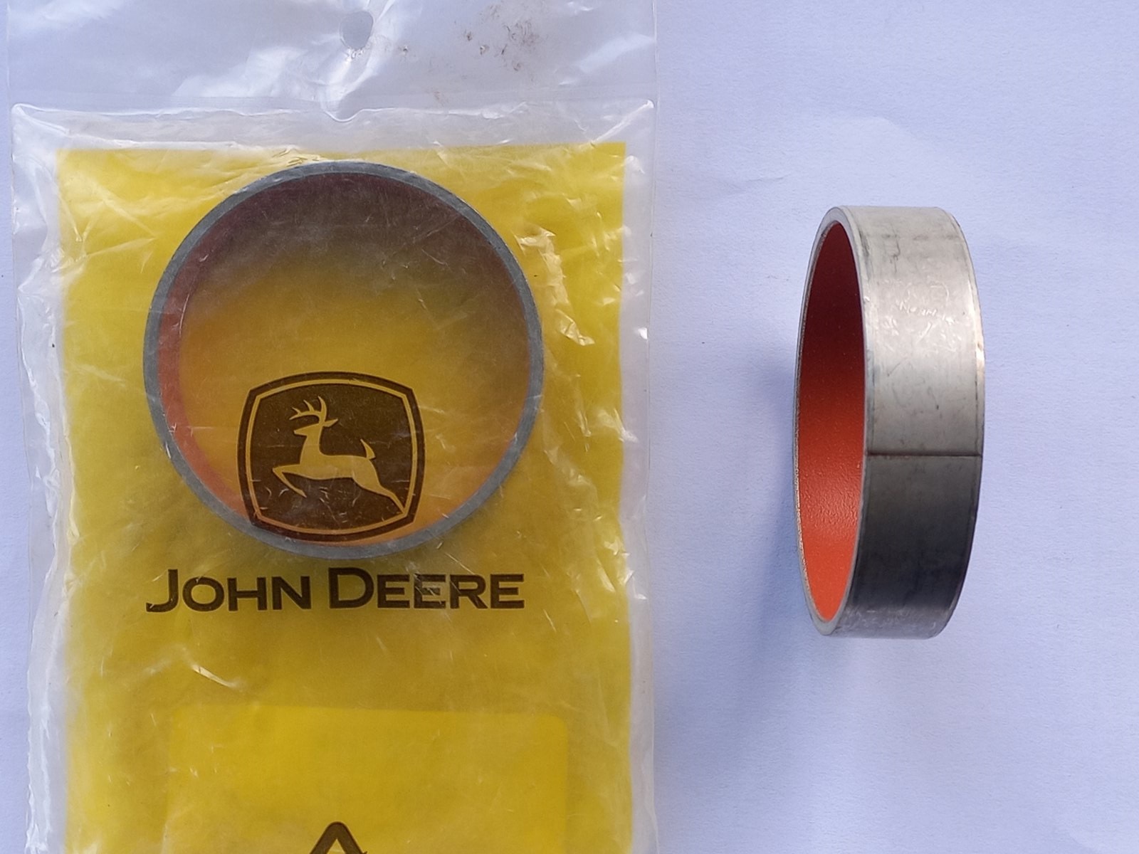 R341742 Tuleja wariatora JOHN DEERE