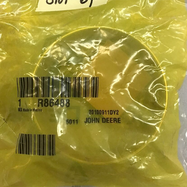R86488 Tuleja osi przedniej John Deere