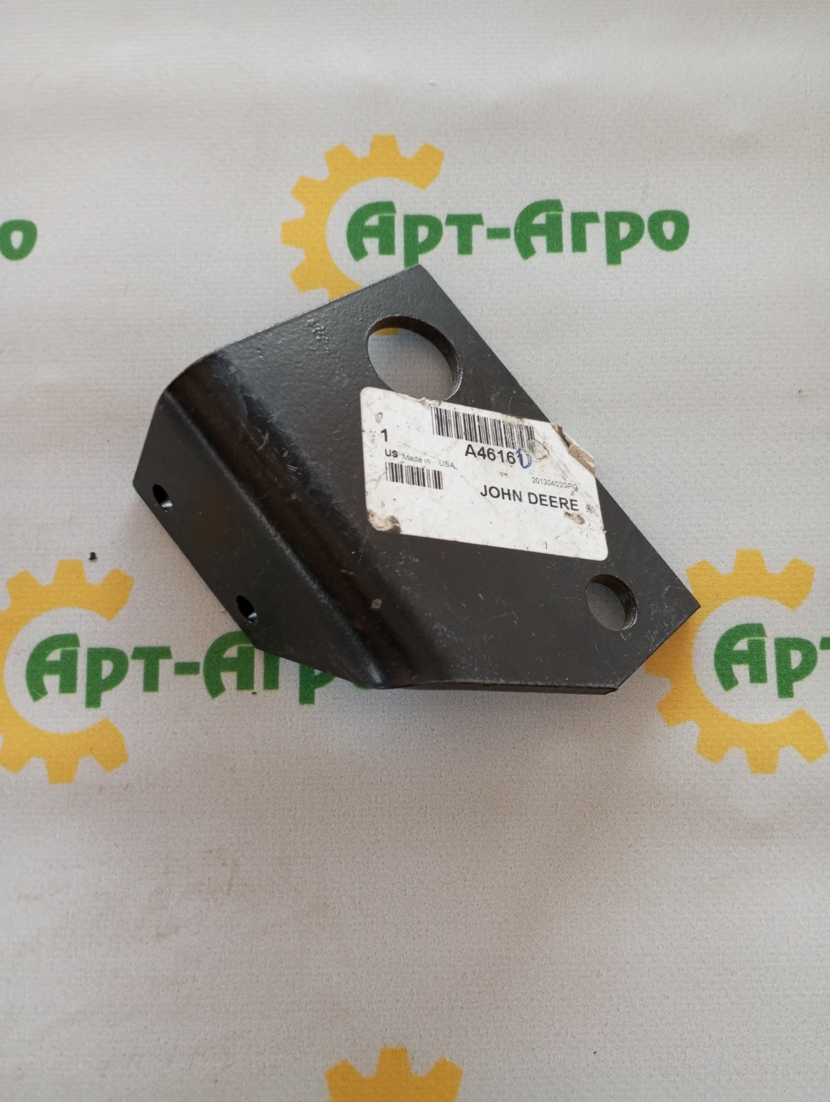 A46160 Кронштейн кріплення чистика (правий) JOHN DEERE