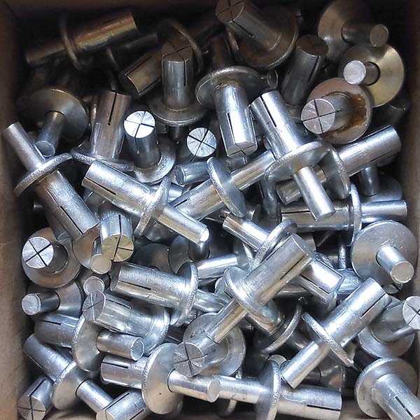 H150218 John Deere Rivet