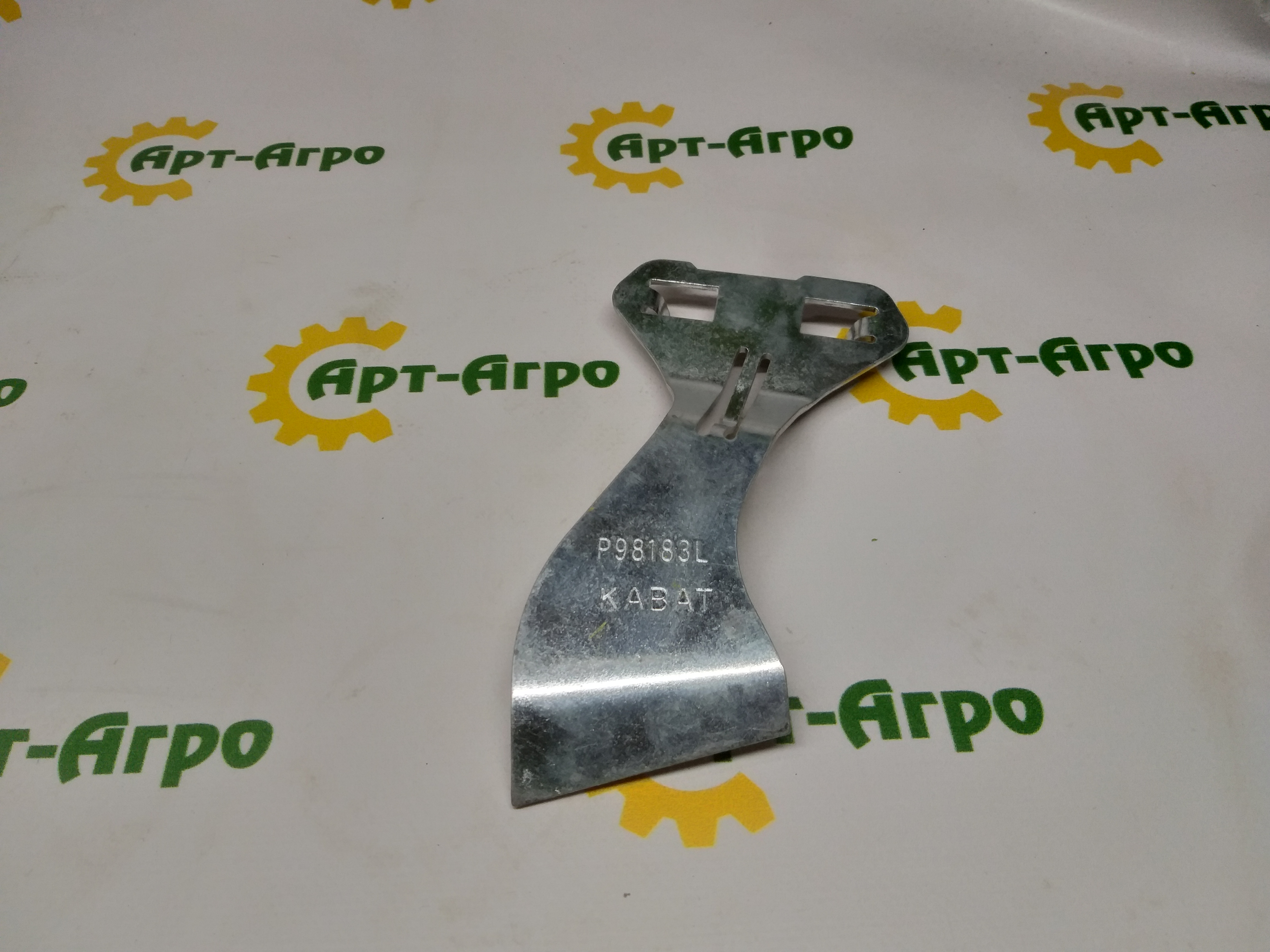 A98183 Чистик диска сошника, лівий John Deere(KABAT)
